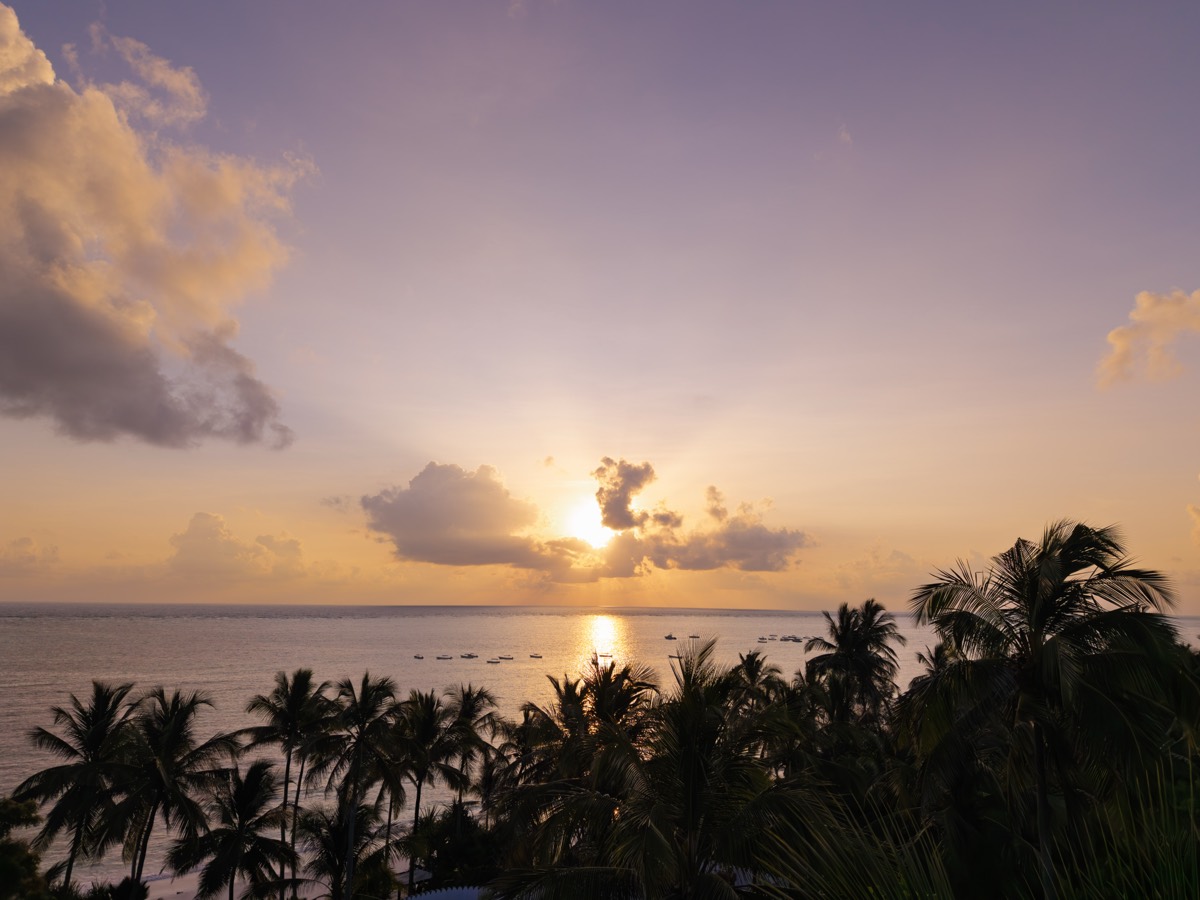 Sunrise over Boutique Hotel Matlai and the Indian Ocean, Michamvi Pingwe